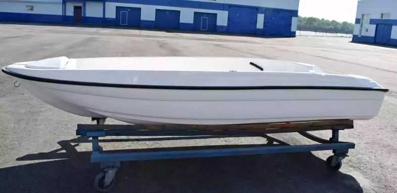 Стеклопластиковая лодка Пингвин (тримаран) в Бийске