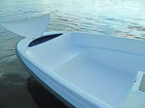 Стеклопластиковая лодка Пингвин с консолью (тримаран) в Бийске