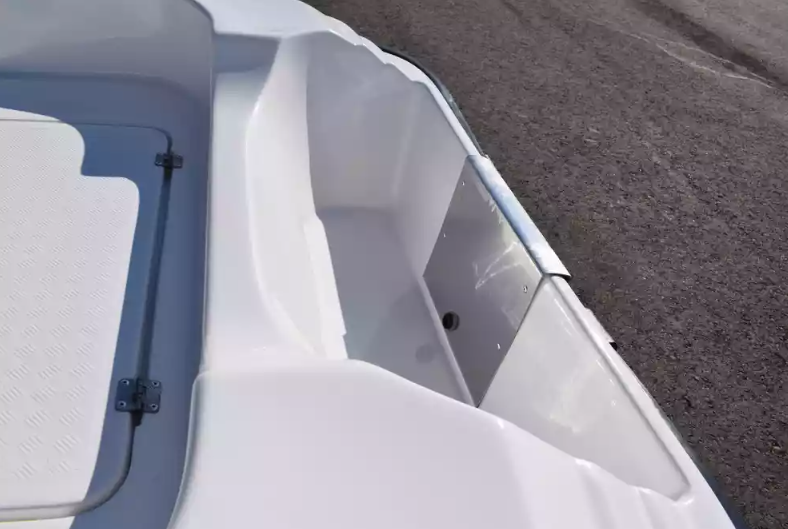 Стеклопластиковая лодка Пингвин (тримаран) в Бийске