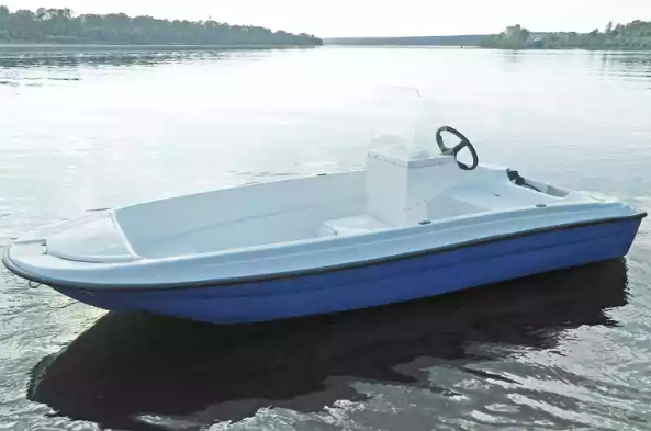 Стеклопластиковая лодка Пингвин с консолью (тримаран) в Бийске
