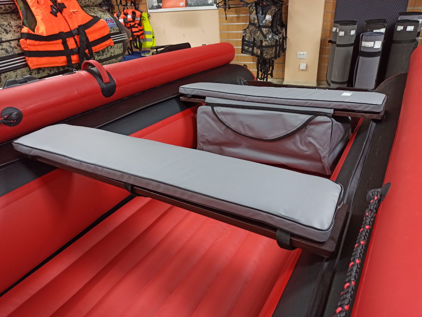 КОМПЛЕКТ МЯГКИХ НАКЛАДОК С СУМКОЙ ДЛЯ ЛОДОК 110Х20 СЕРЫЙ в Бийске