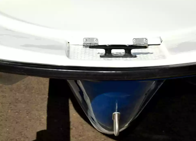 Стеклопластиковая лодка Пингвин с консолью (тримаран) в Бийске