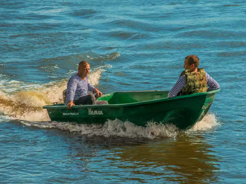 Стеклопластиковая лодка Neman-340 (тримаран) в Бийске