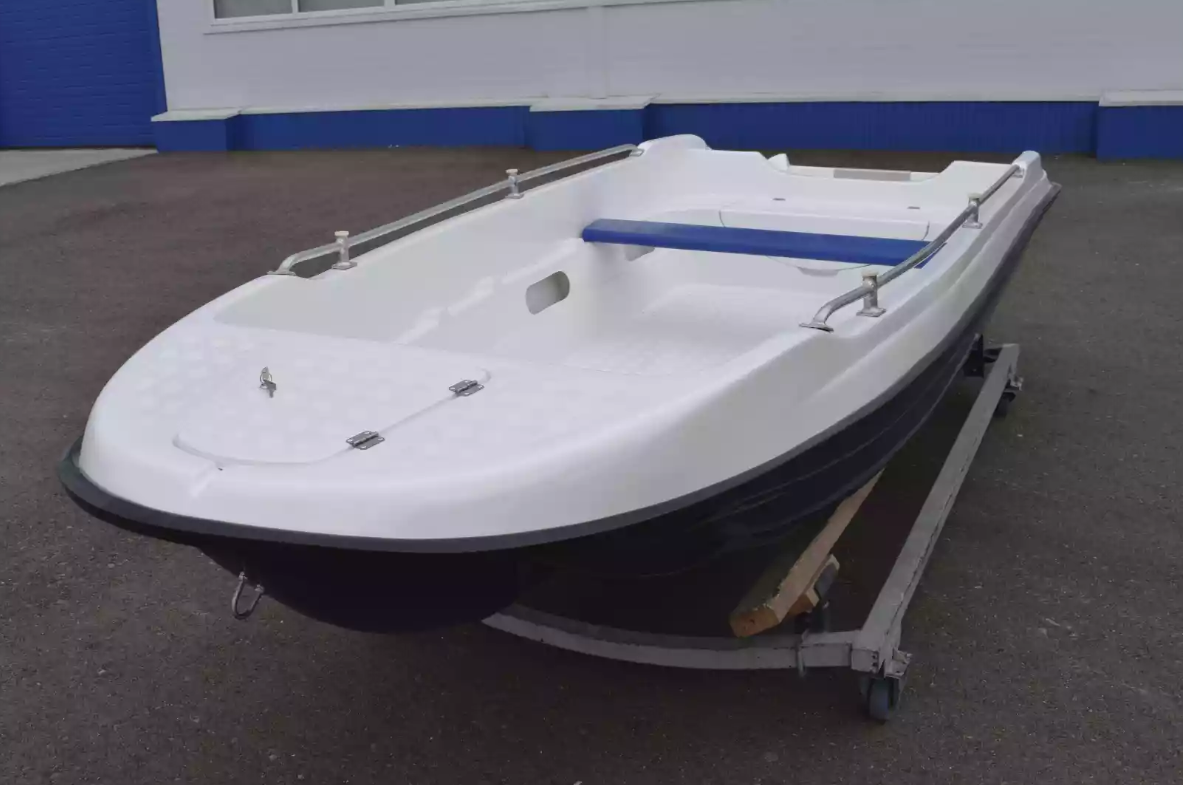 Стеклопластиковая лодка Пингвин New (тримаран) в Бийске