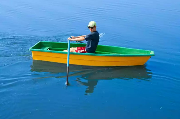 Стеклопластиковая лодка Малютка в Бийске