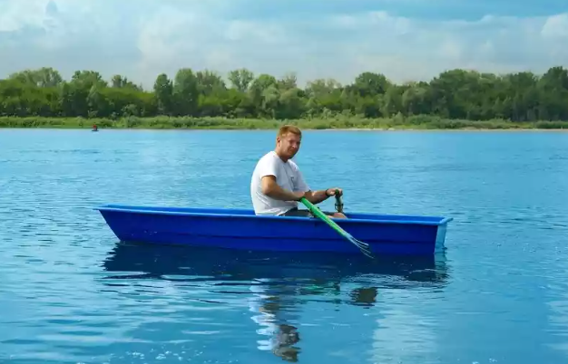 Стеклопластиковая лодка Малютка в Бийске