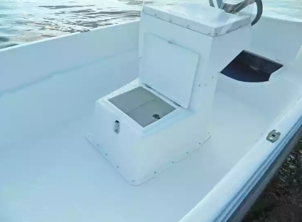Стеклопластиковая лодка Пингвин с консолью (тримаран) в Бийске