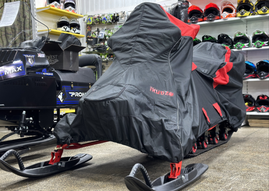 Чехол транспорт. снегохода IKUDZO HUNTER черно-красный Оксфорд ПРЕМИУМ качества с лого IKUDZO в Бийске