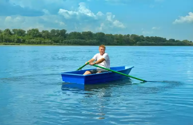 Стеклопластиковая лодка Малютка в Бийске