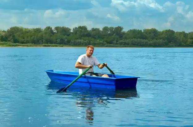 Стеклопластиковая лодка Малютка в Бийске