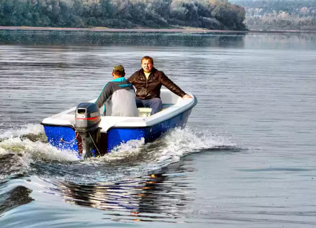 Стеклопластиковая лодка Wyatboat 430 тримаран в Бийске