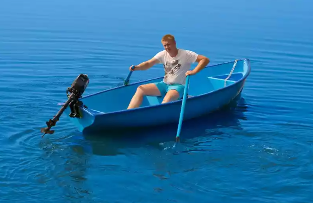 Стеклопластиковая лодка Омуль в Бийске