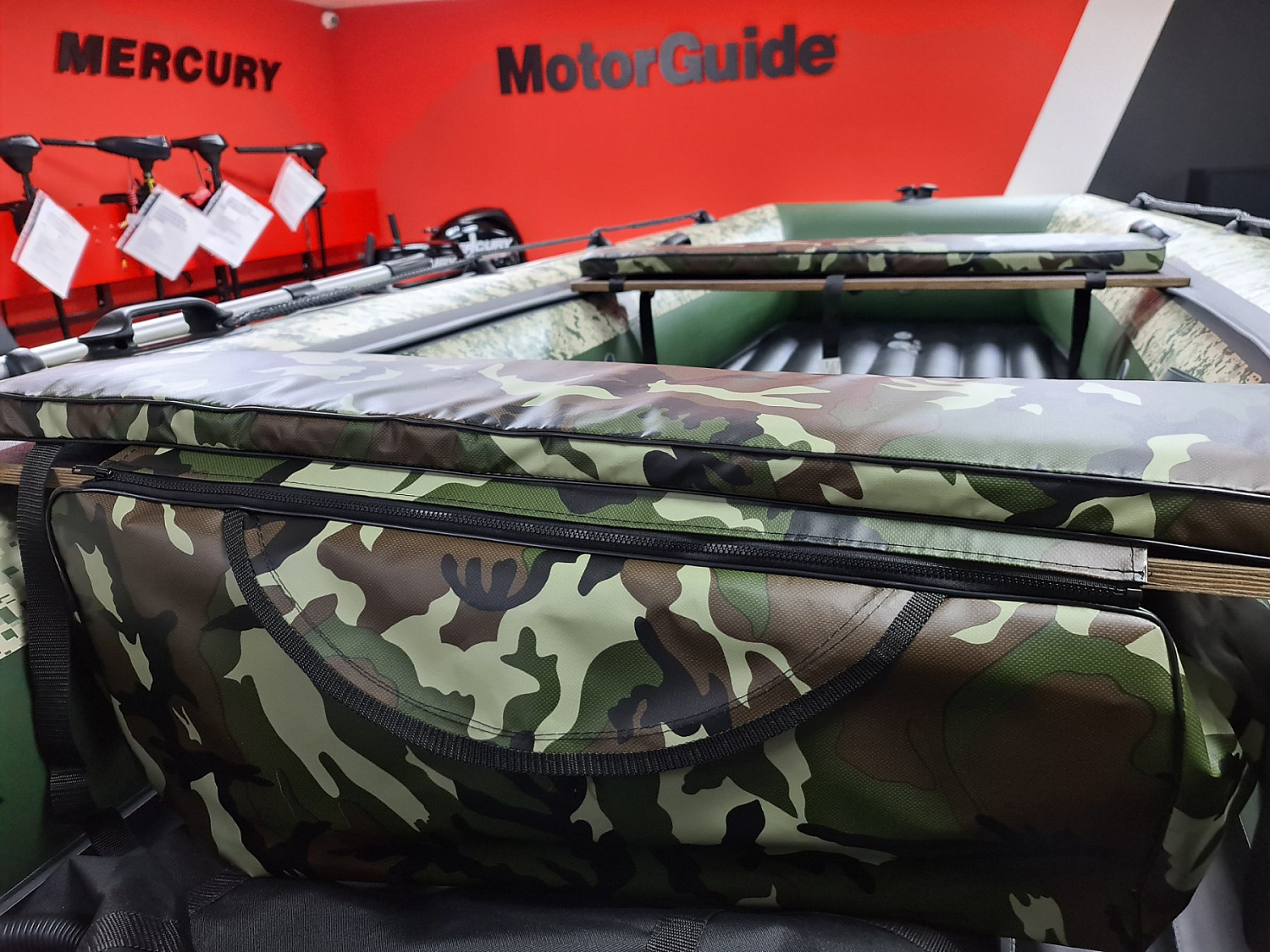 КОМПЛЕКТ МЯГКИХ НАКЛАДОК С СУМКОЙ ДЛЯ ЛОДОК 105Х20 КАМУФЛЯЖ в Бийске