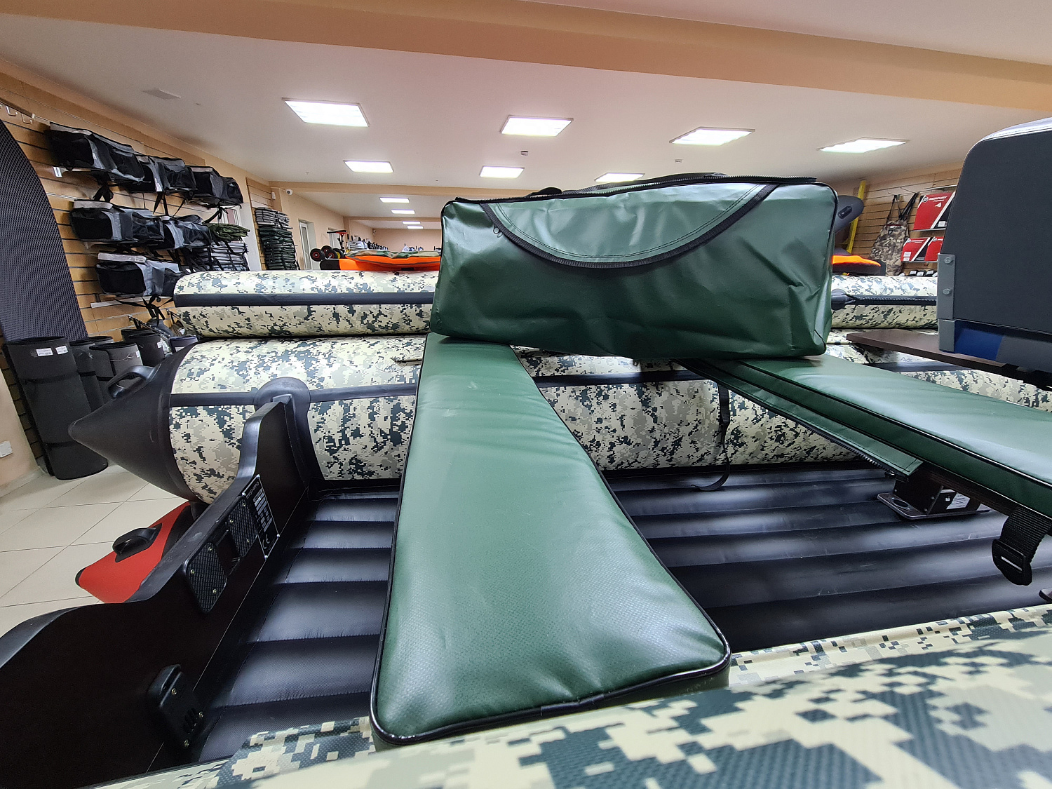 КОМПЛЕКТ МЯГКИХ НАКЛАДОК С СУМКОЙ ДЛЯ ЛОДОК 80Х20 ЗЕЛЕНЫЙ в Бийске