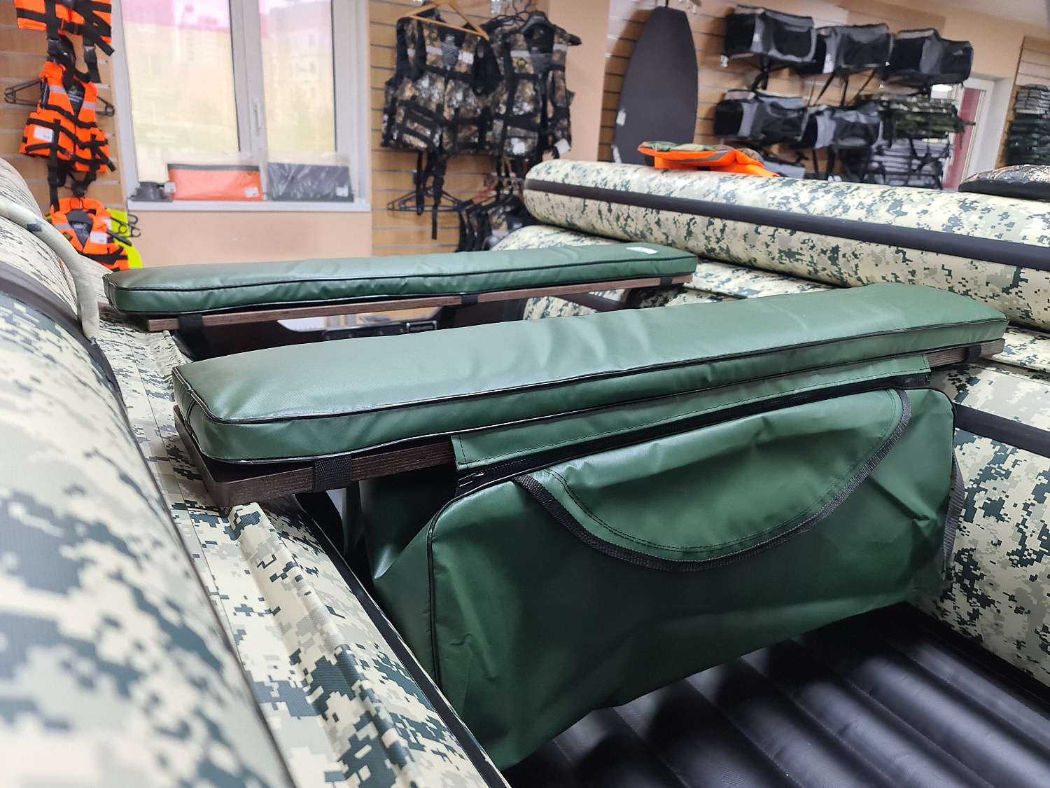 КОМПЛЕКТ МЯГКИХ НАКЛАДОК С СУМКОЙ ДЛЯ ЛОДОК 80Х20 ЗЕЛЕНЫЙ в Бийске