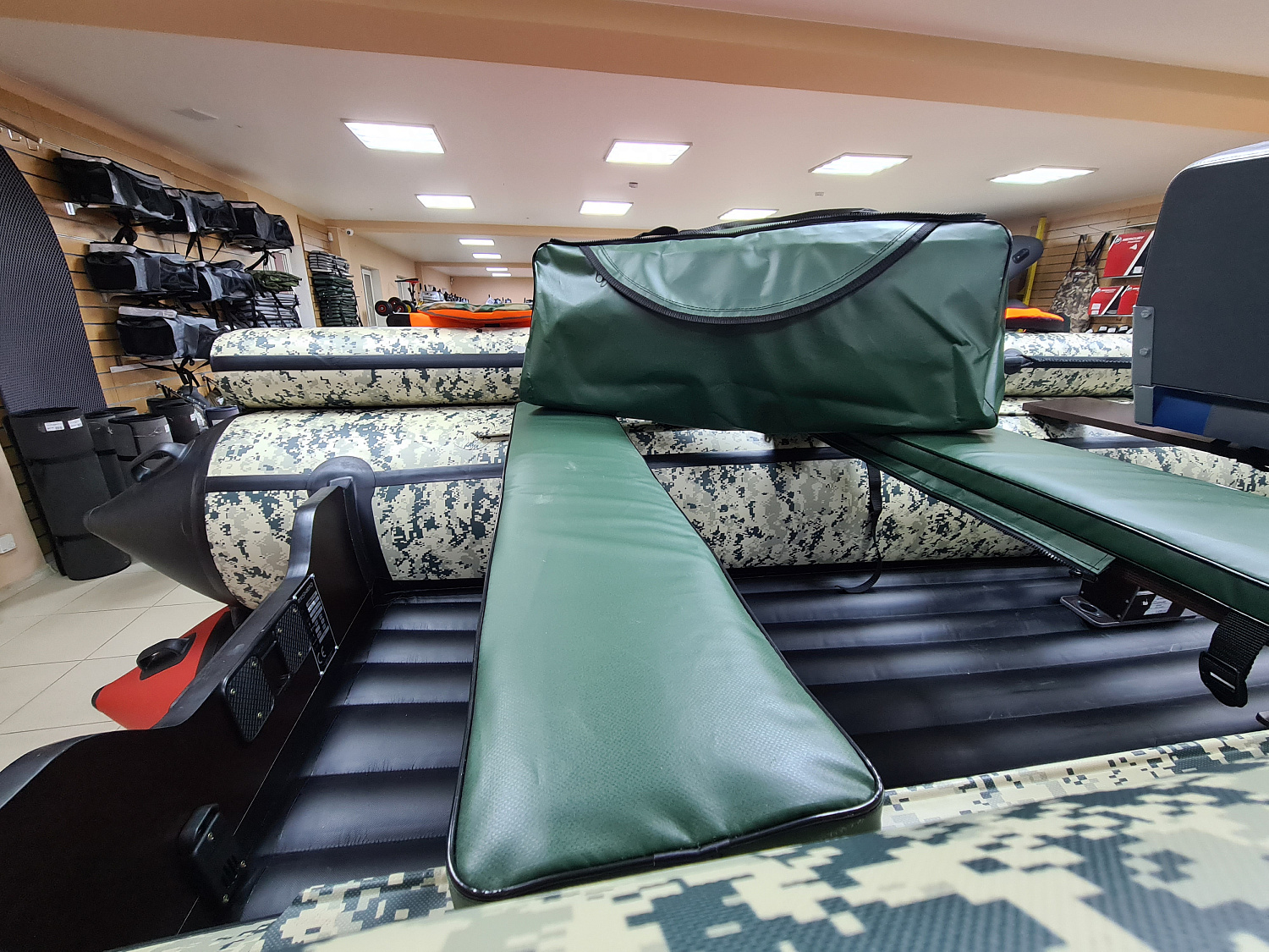 КОМПЛЕКТ МЯГКИХ НАКЛАДОК С СУМКОЙ ДЛЯ ЛОДОК 80Х20 ЗЕЛЕНЫЙ в Бийске